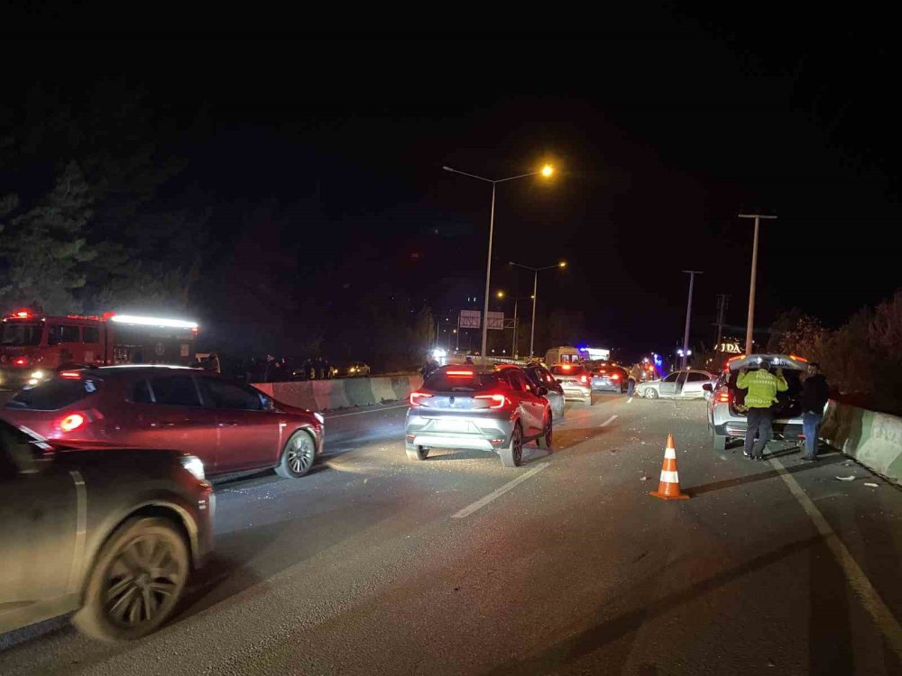 Feci Kaza: Bariyere Çarpıp Takla Attı, 2 Yaralı