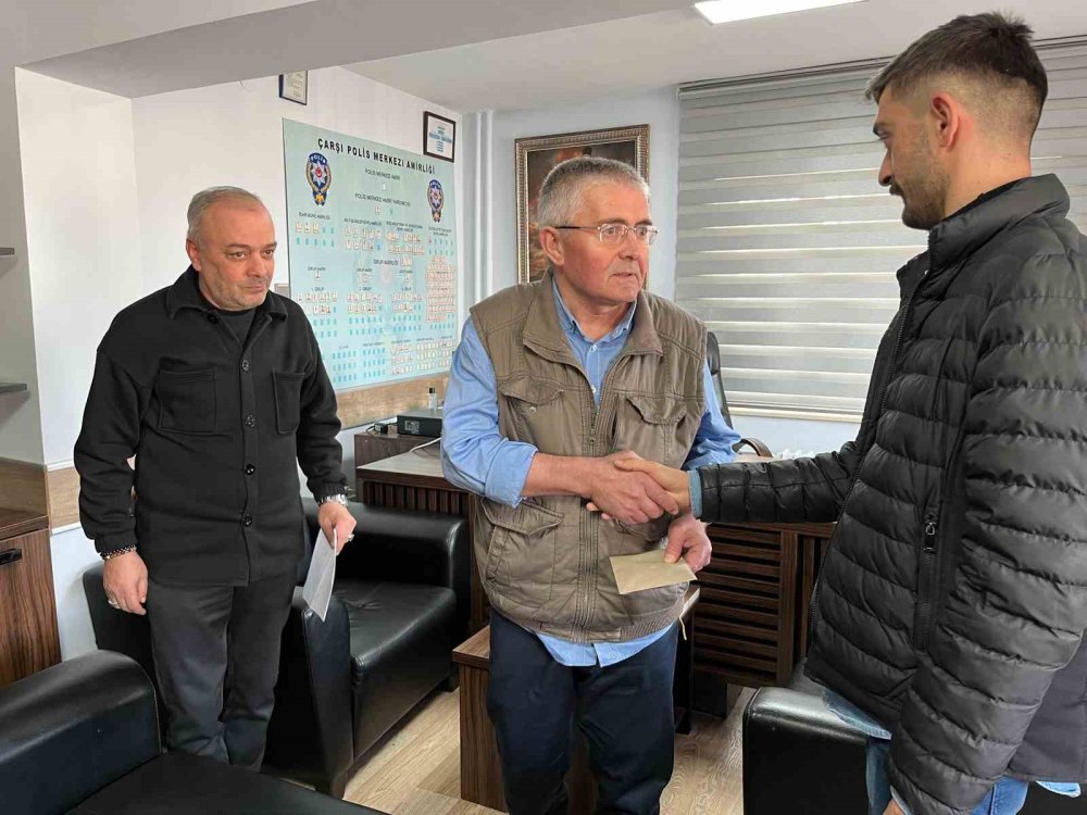 "İnsanlık Ölmemiş" Dedirten Olay...