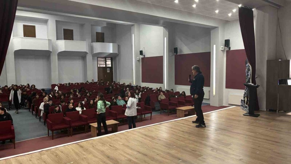 Öğrencilere Yönelik Afetler Ve Yangınlarla İlgili Eğitimler Devam Ediyor