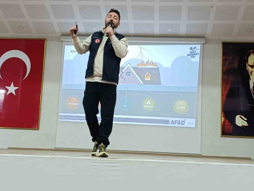Öğrencilere Yönelik Afetler Ve Yangınlarla İlgili Eğitimler Devam Ediyor