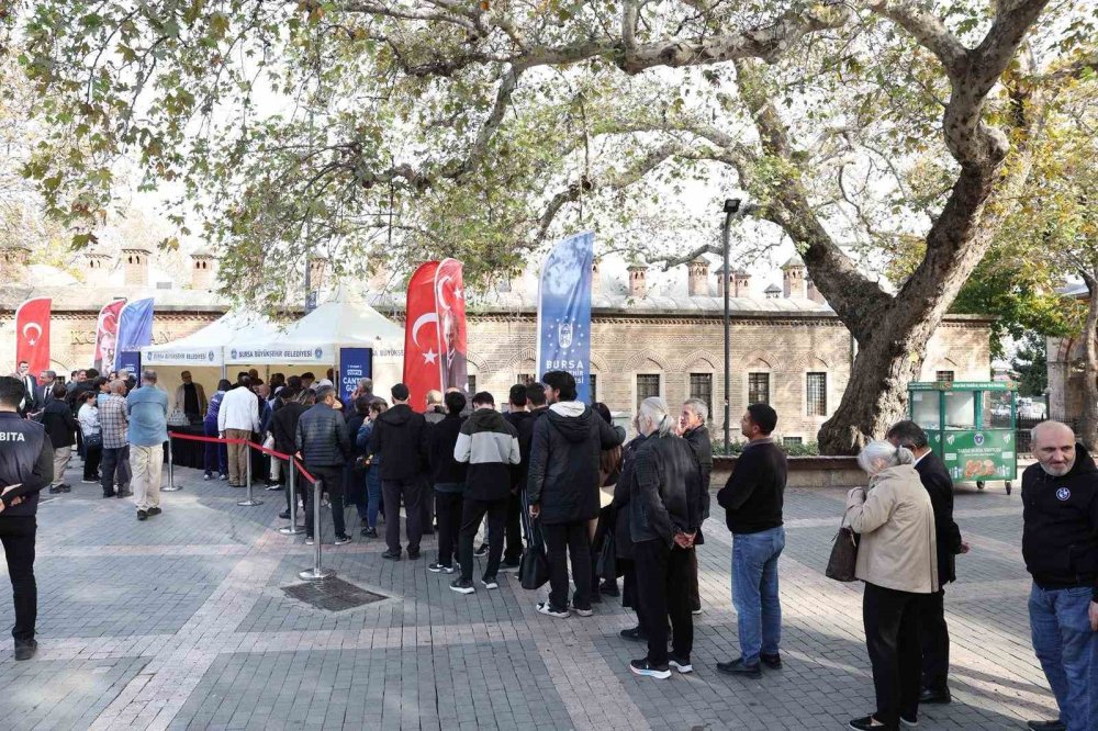 Ücretsiz İkram Edildi, Yabancı Turistler Lezzetine Hayran Kaldı