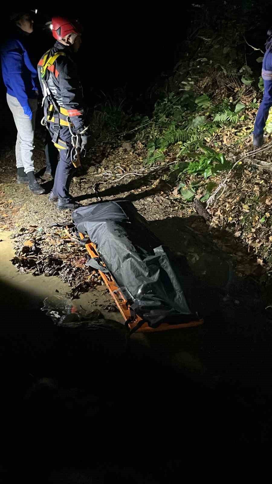 Araç Yanında Kan İzleri, Cesedi İse 150 Metre Aşağıda Bulundu