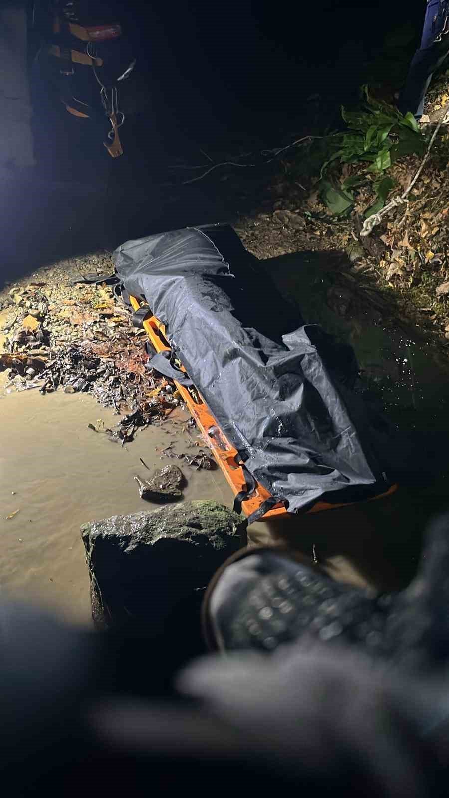 Araç Yanında Kan İzleri, Cesedi İse 150 Metre Aşağıda Bulundu