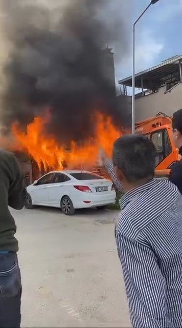 Baraka Yangını Paniğe Neden Oldu