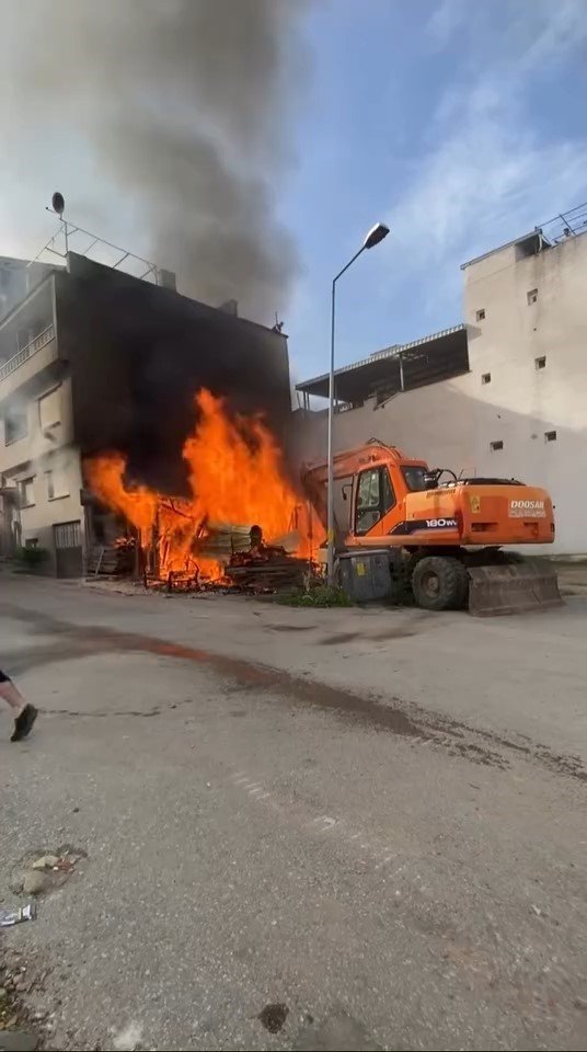 Baraka Yangını Paniğe Neden Oldu