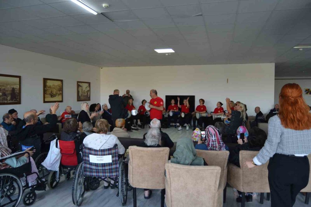 Huzurevi Sakinlerine Moral Konseri