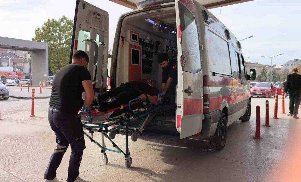 Kontrolden Yükünü Boşaltan Kamyon Devrildi