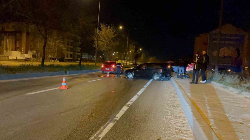 Metrelerce Sürüklenen Araçta Kazayı Yara Almadan Atlattılar