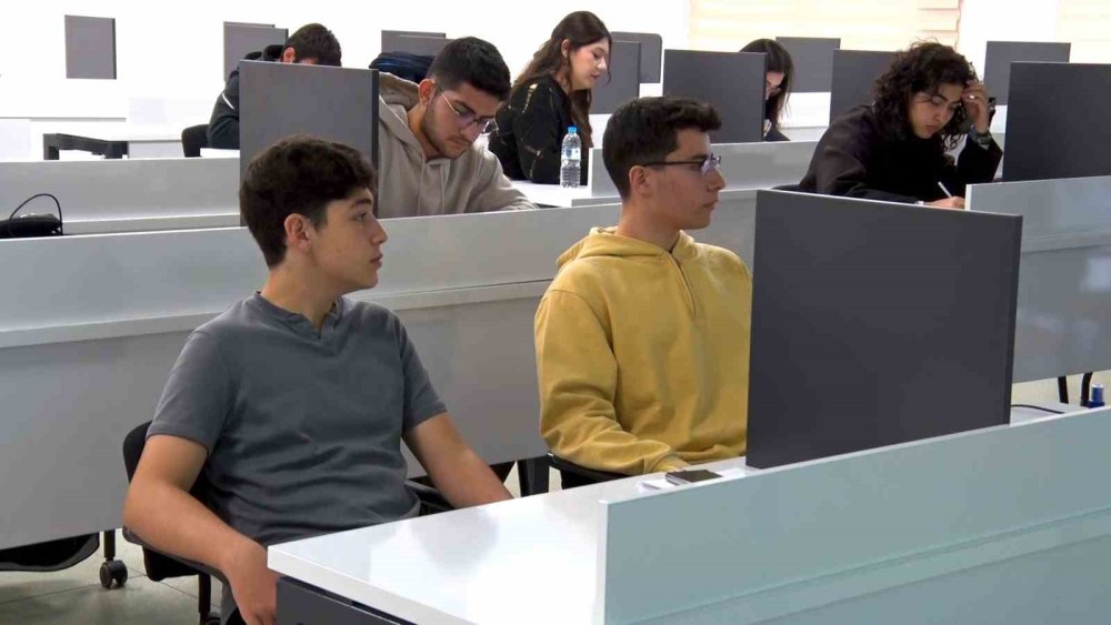 Türkiye’de Bir İlk: Lise Öğrencileri Bir Ay Boyunca Üniversiteli Oldu