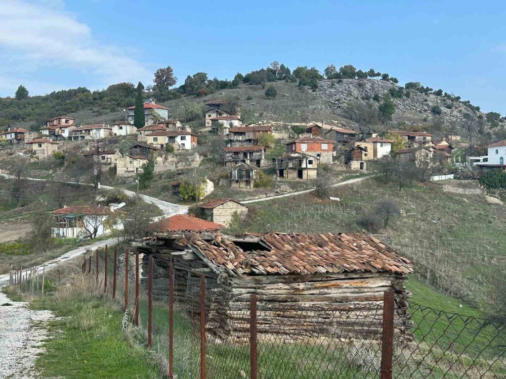 450 Yıllık Köy Hayalet Köye Dönüştü...köyde Sadece 4 Kişi Yaşıyor