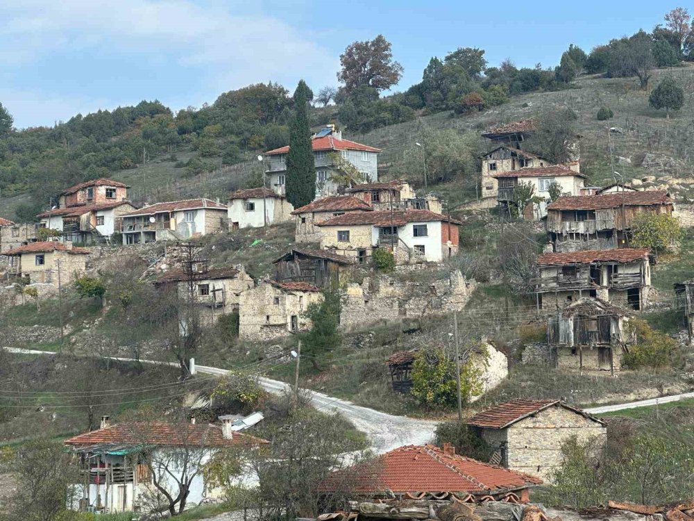 450 Yıllık Köy Hayalet Köye Dönüştü...köyde Sadece 4 Kişi Yaşıyor