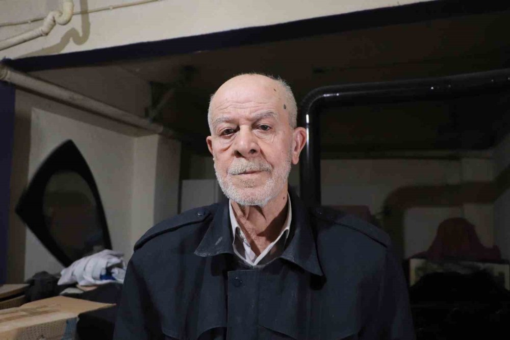 Bodrum Katında 15 Yıldır Hayata Tutunmaya Çalışıyor