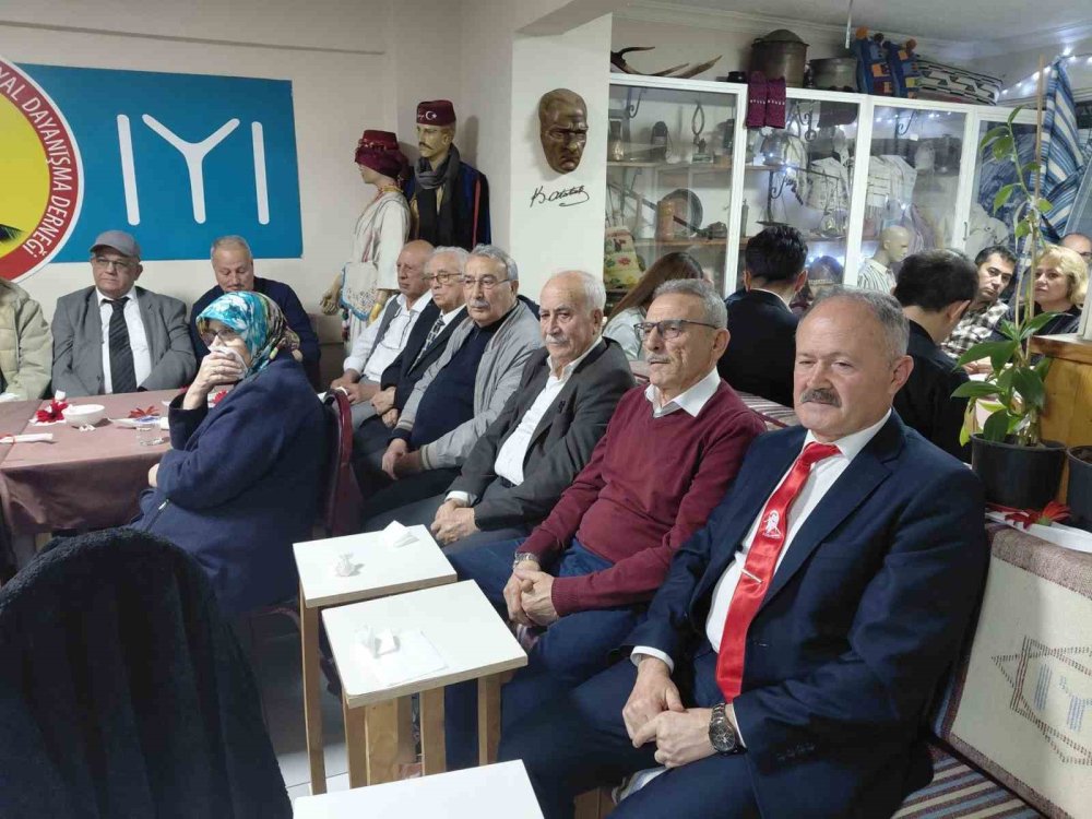 Bozüyük Ertuğrulgazi Derneğinde Öğretmen Günü Programı Düzenlendi