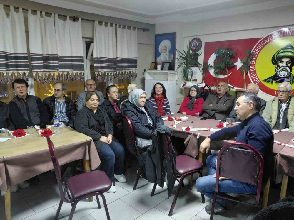 Bozüyük Ertuğrulgazi Derneğinde Öğretmen Günü Programı Düzenlendi