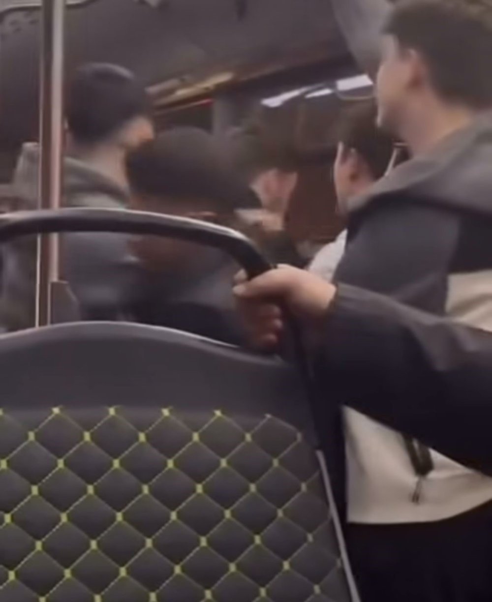 Otobüste Yumruk Yumruğa Kavga