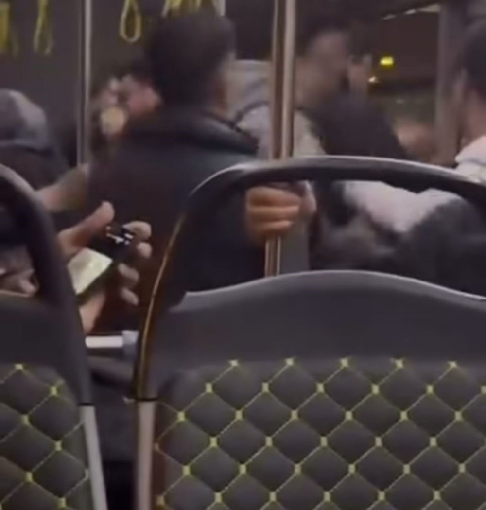 Otobüste Yumruk Yumruğa Kavga