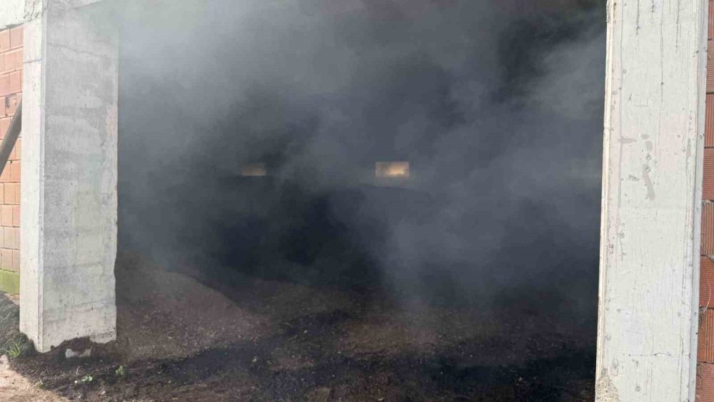 Tavuk Çiftliğinin Depo Kısmında Yangın Çıktı