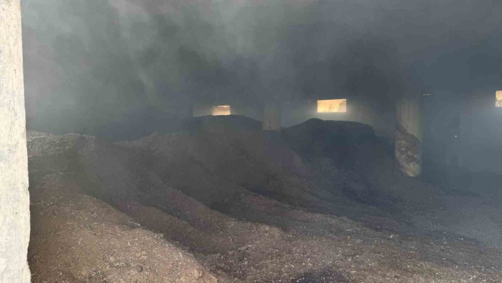 Tavuk Çiftliğinin Depo Kısmında Yangın Çıktı