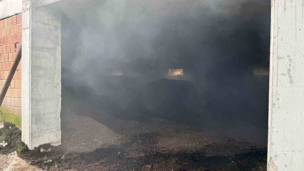 Tavuk Çiftliğinin Depo Kısmında Yangın Çıktı