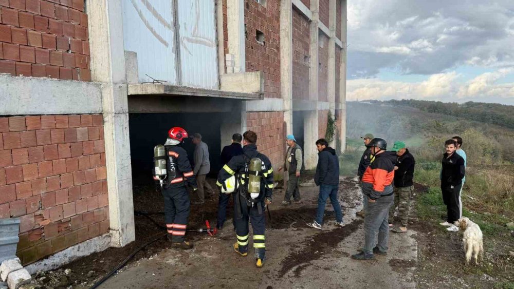 Tavuk Çiftliğinin Depo Kısmında Yangın Çıktı