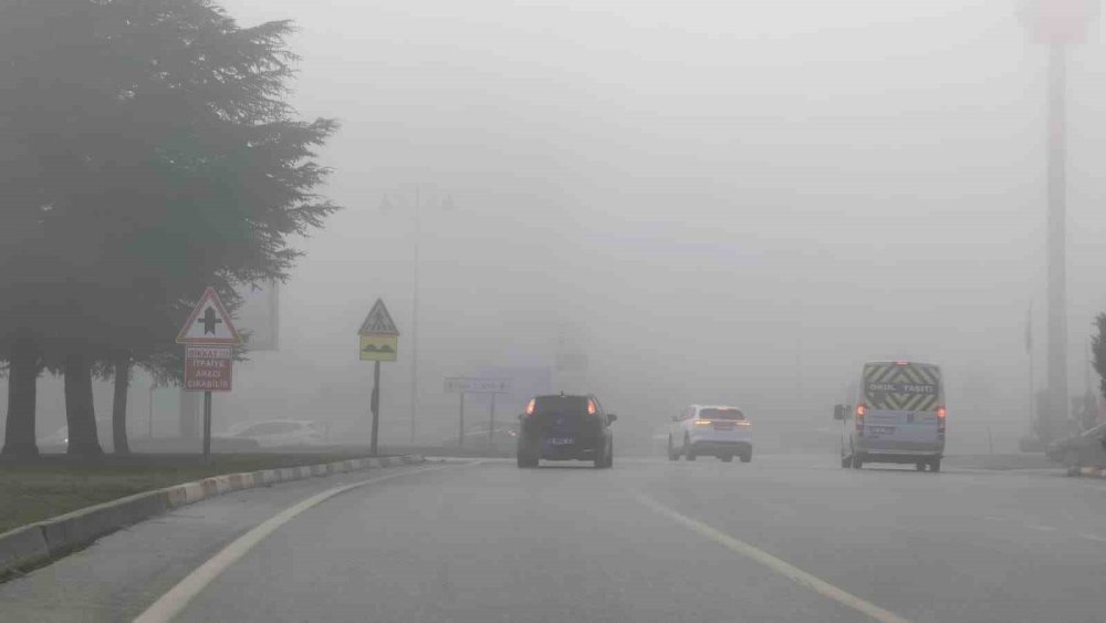 Etkili Sis, Görüş Mesafesini 10 Metreye Düşürdü