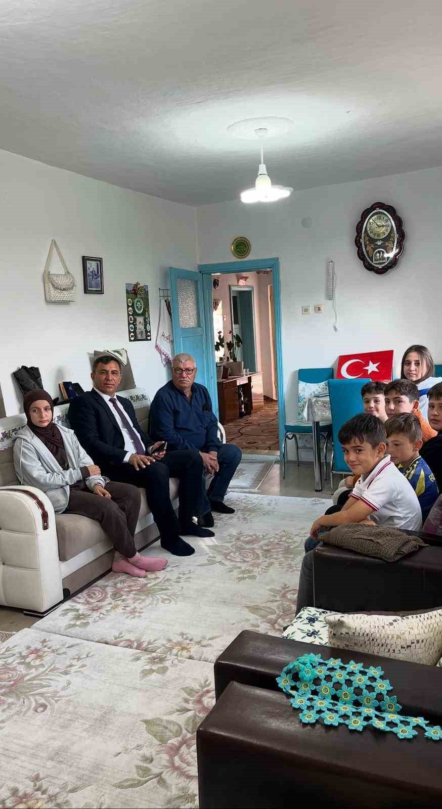 Gençlik Merkezi’nden Emekli Öğretmene Anlamlı Ziyaret