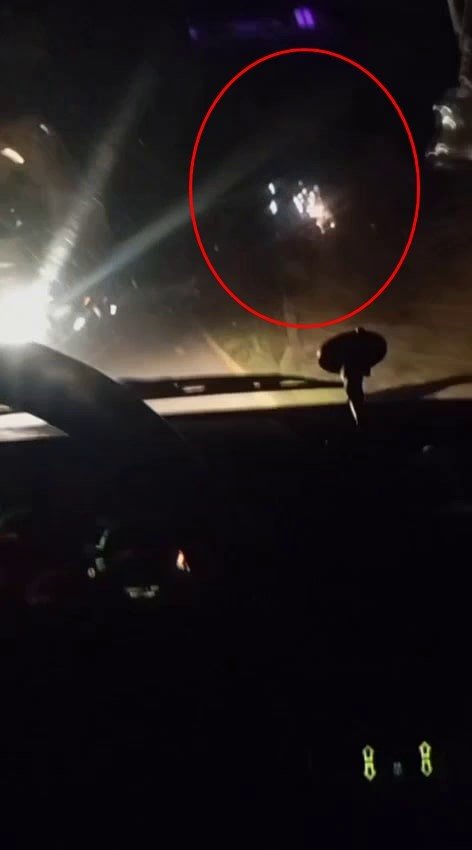 Kontrolden Çıkan Kamyon Elektrik Direğine Çarparak Devrildi