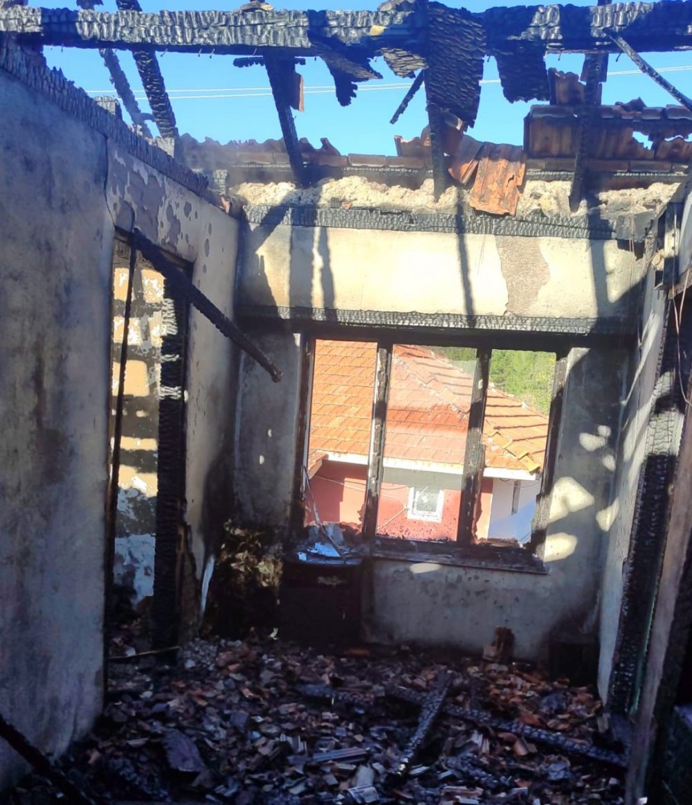 2 Katlı Ahşap Ev Yandı