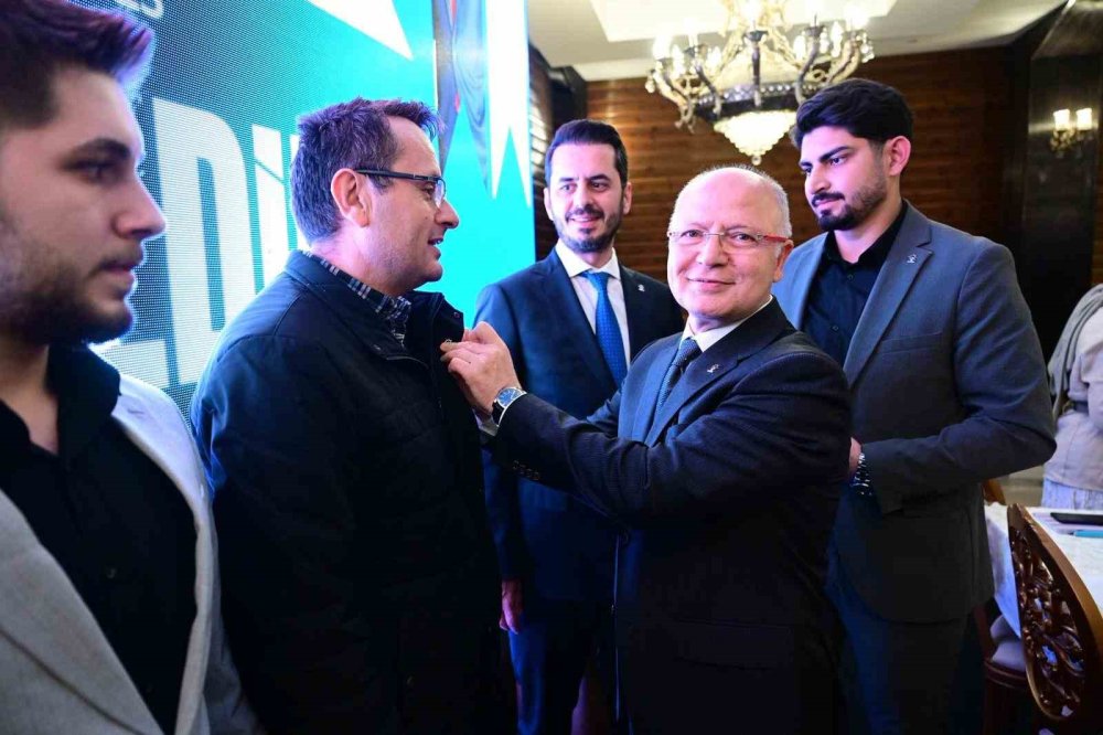 Ak Parti'ye Rekor Yeni Üye Katılımı