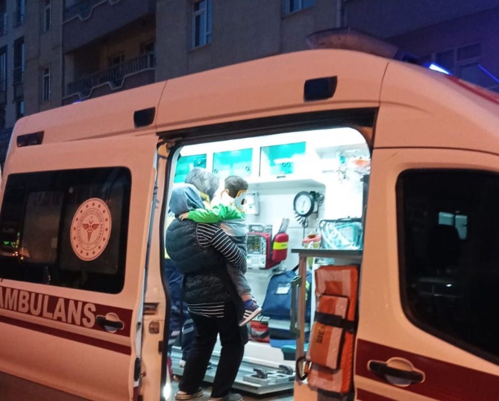 Motosiklet Yayaya Çarptı, Anne Ve Bebeği Yaralandı