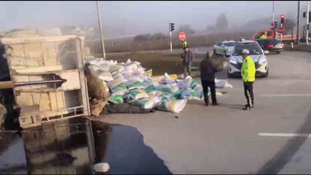 Yan Yatan Tır Trafiği Olumsuz Etkiledi