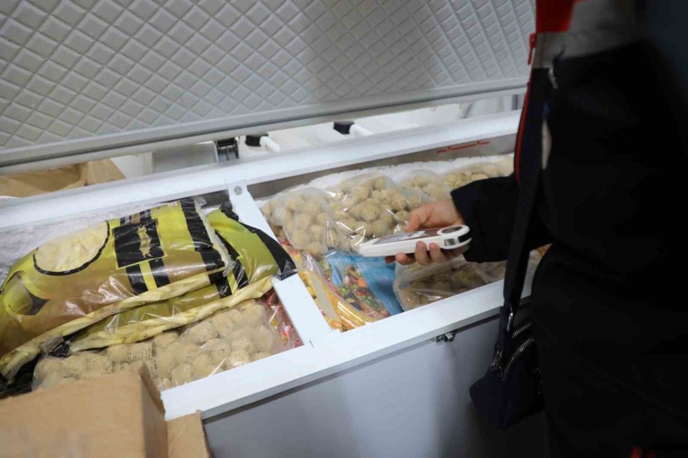 Alışveriş Merkezlerinde Gıda Denetimi Sürüyor