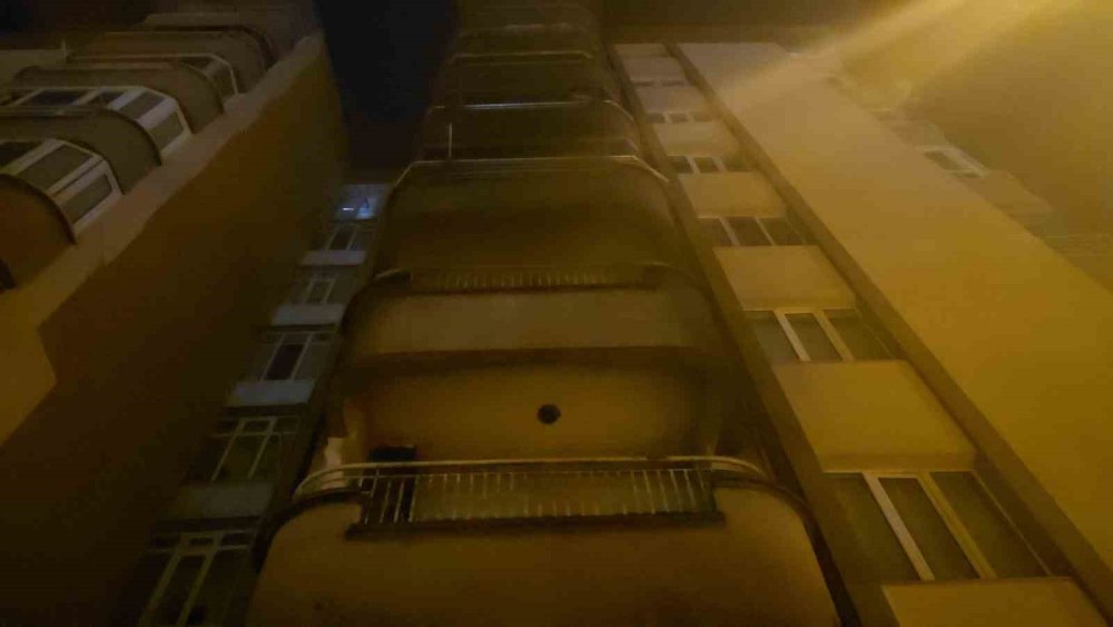 Apartman Yangınında 1 Kişi Hayatını Kaybetti