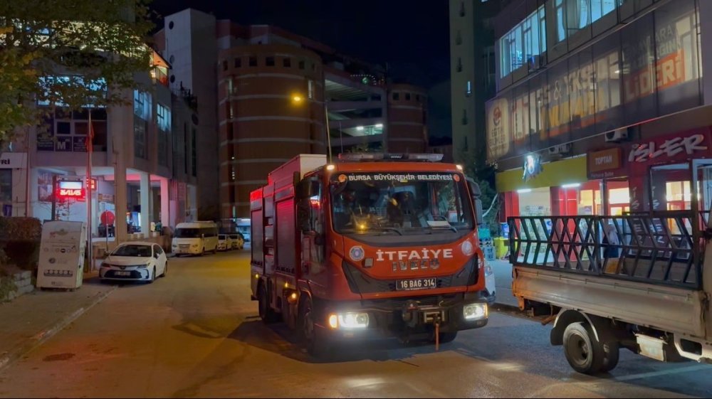 Arızalanan Asansörde 45 Dakika Mahsur Kaldılar