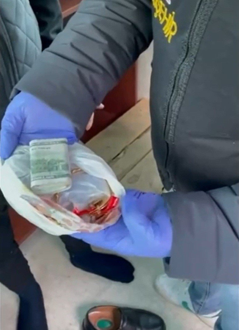 Kendilerini Polis Ve Savcı Olarak Tanıtarak 558 Bin Liralık Dolandırıcılık Yapan Şüpheliler Yakalandı