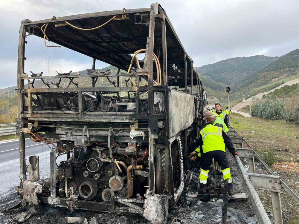 Ortaokul Öğrencilerini Taşıyan Otobüs Alevlere Teslim Oldu