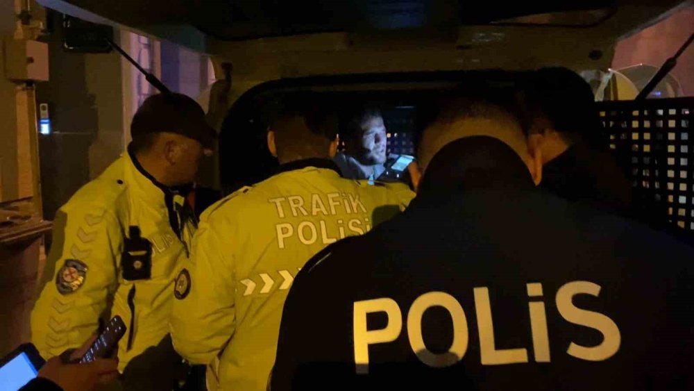 ’Dur’ İhtarına Uymayan Sürücü, 10 Kilometrelik Kovalamacayla Yakalandı