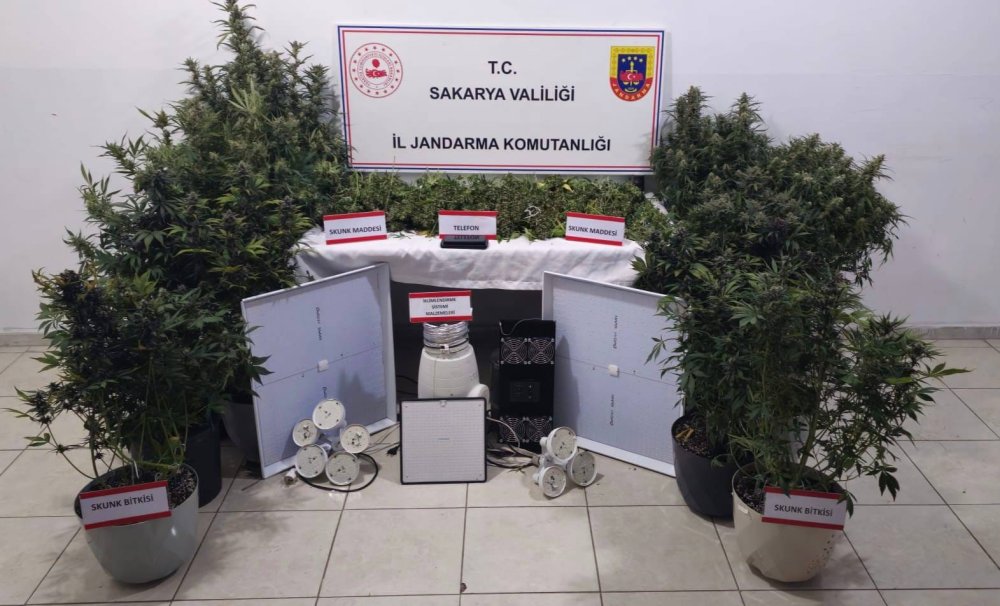 Evini Uyuşturucu İmalathanesine Çevirmiş