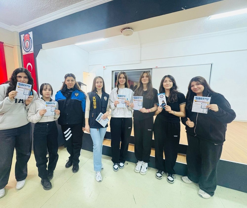 Öğrencilere Siber Güvenlik Ve Bilinçli İnternet Kullanımı Semineri Düzenlendi