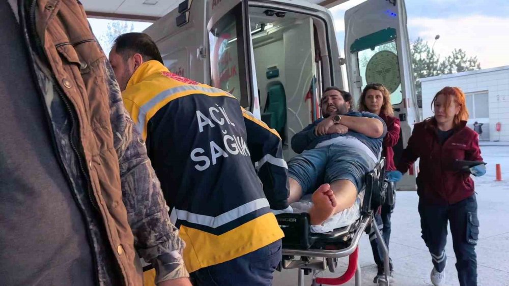 600 Kiloluk Demir Silindirin Altında Kaldı