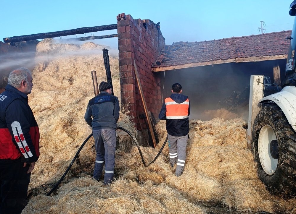 Ahır Yangını Büyümeden Söndürüldü