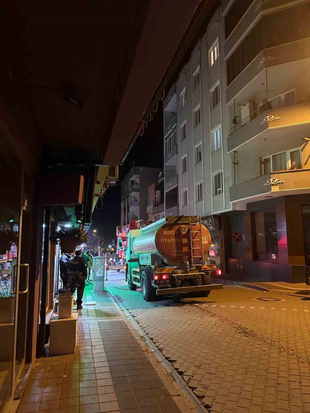 Patlayan Pelet Soba Kafede Yangın Çıkardı