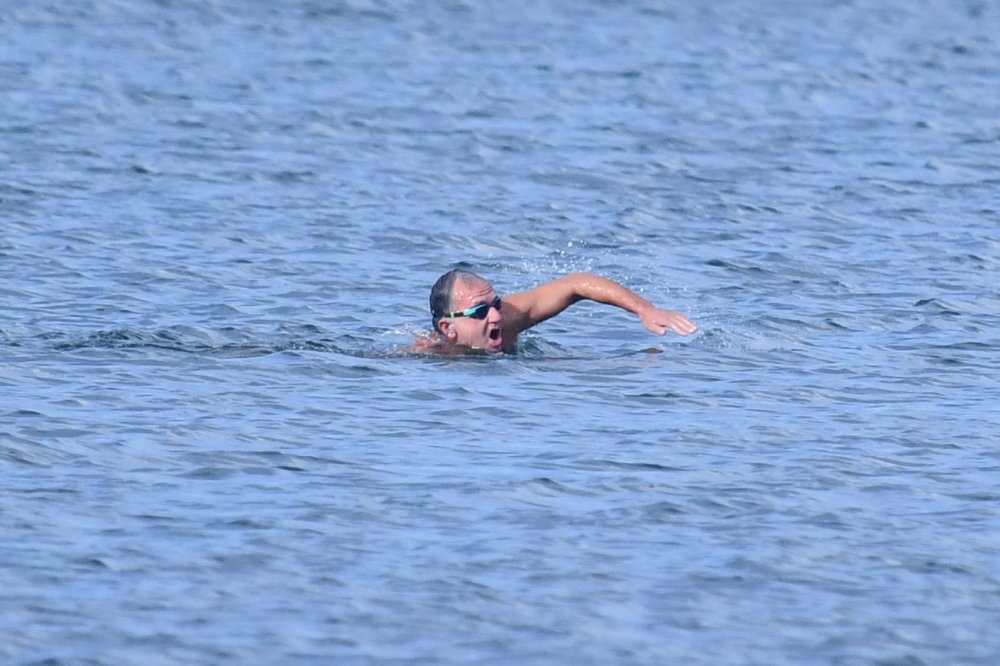 Yüzmek İçin Göle Girdi Sahil Güvenlik Engel Oldu