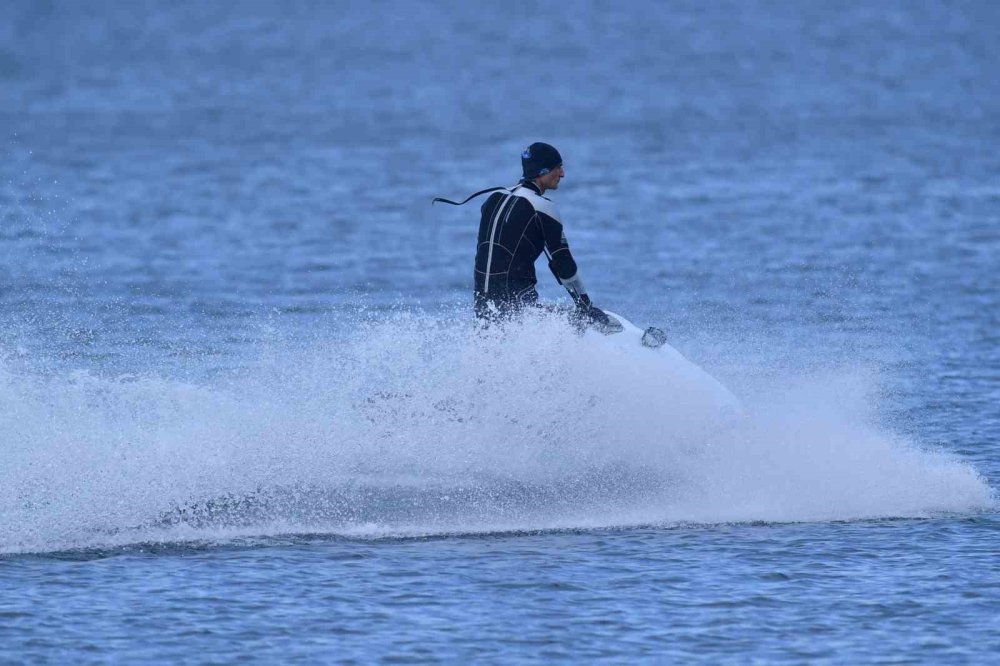 Yüzmek İçin Göle Girdi Sahil Güvenlik Engel Oldu