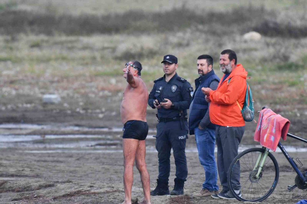 Yüzmek İçin Göle Girdi Sahil Güvenlik Engel Oldu