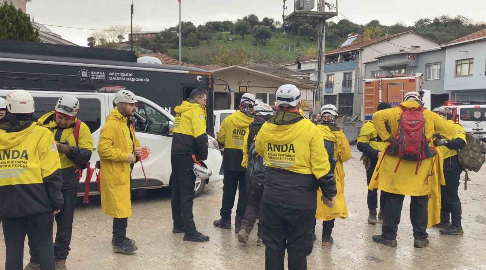 Alzheimer Hastası Yaşlı Adamı Arama Çalışmaları Sürüyor