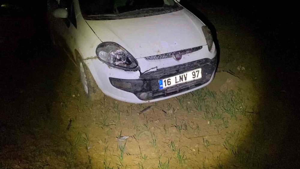 Dur İhtarına Uymadı, Çamura Saplanınca Yaya Olarak Kaçtı