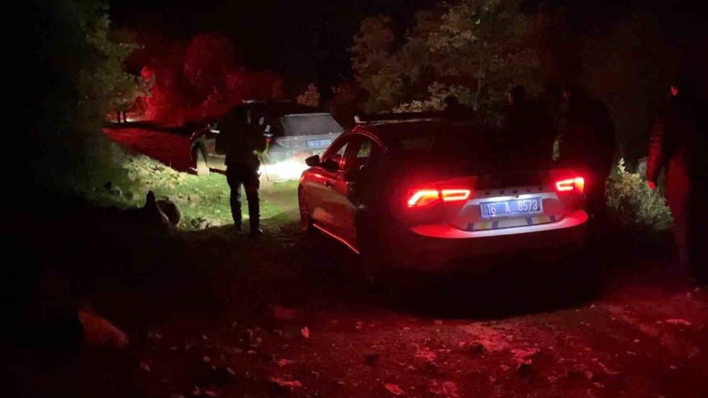 Dur İhtarına Uymadı, Çamura Saplanınca Yaya Olarak Kaçtı