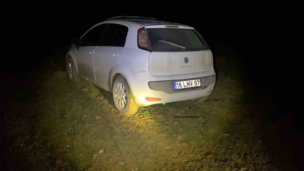 Dur İhtarına Uymadı, Çamura Saplanınca Yaya Olarak Kaçtı