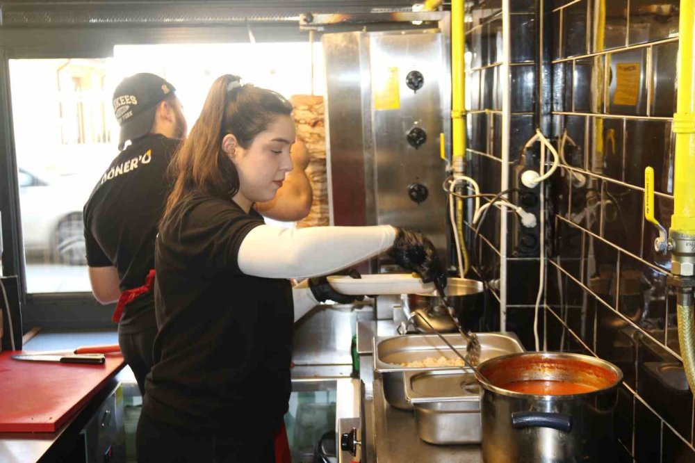 Kore’de Döner Kesmeyi Öğrenip Türkiye'de Dükkan Açtılar